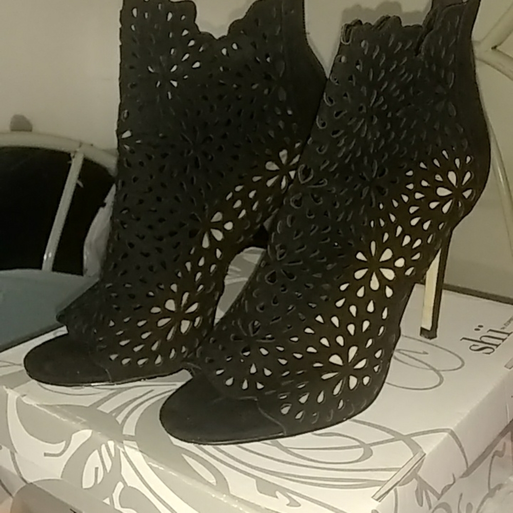 Shi by journeys size 8 black understatement
